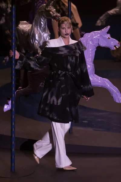 Look 12